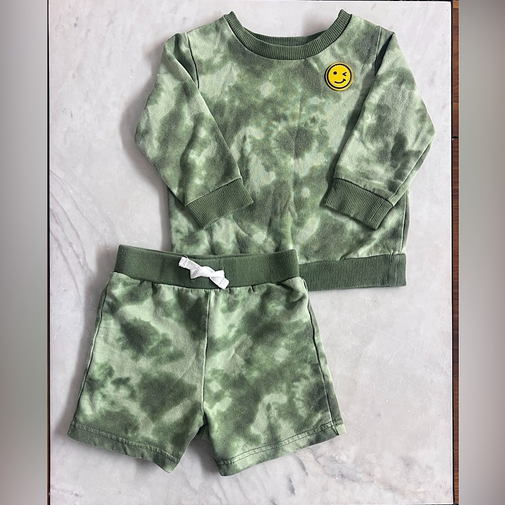 LITTLE ME 🙃 ~ 100% Cotton 
Tie Dye Active Set
18 months